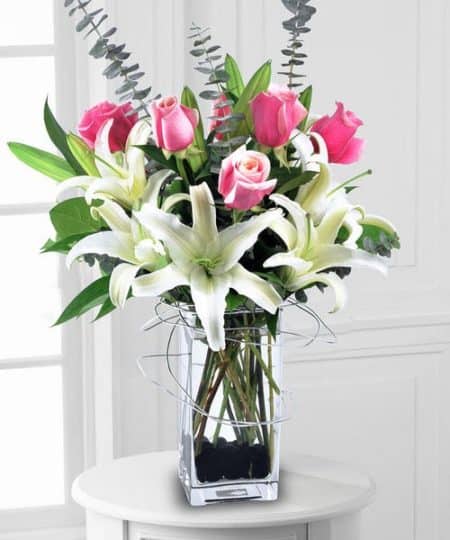 A decadent and fragrant arrangement of Lirios (Lilies) and Rosas (Roses) creates an aura of romance and celebration!